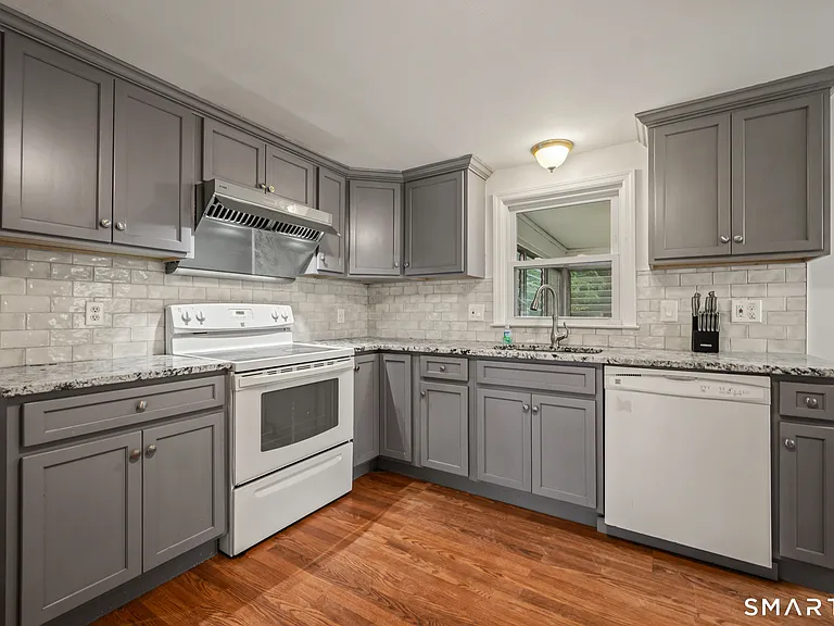58 Jackson Ave — Photo 4