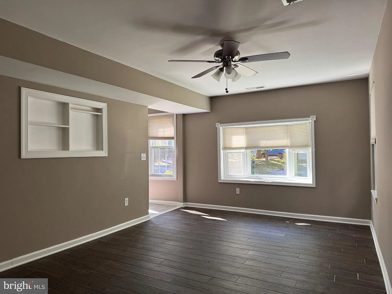 4 bed, 2.5 bath, 1910 sqft, $2,950 — Photo 2