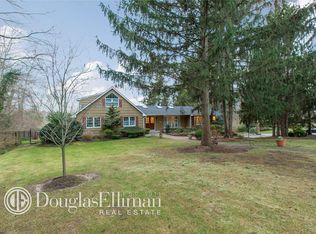 24 Crestwood Dr, Northport, NY 11768