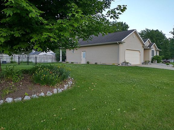 3rd image of 57468 Blackhawk Dr