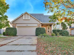 1218 S Stoneybrook Cir, Wichita, KS 67207