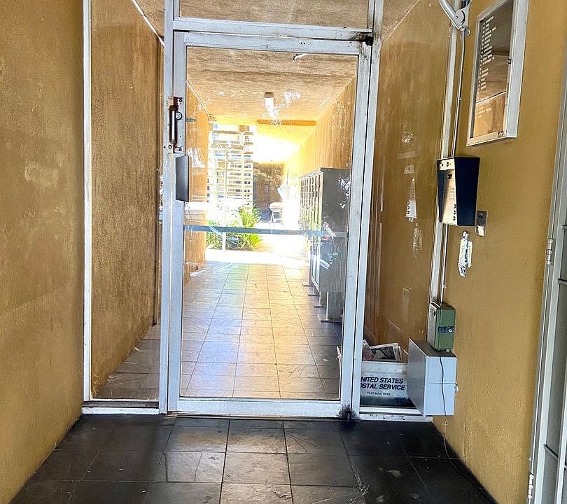 1st image of 3145 S Canfield Ave #19