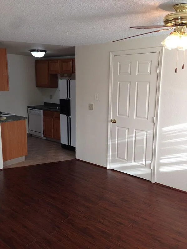 3 bed, 1.5 bath, 1000 sqft, $1,550 — Photo 4