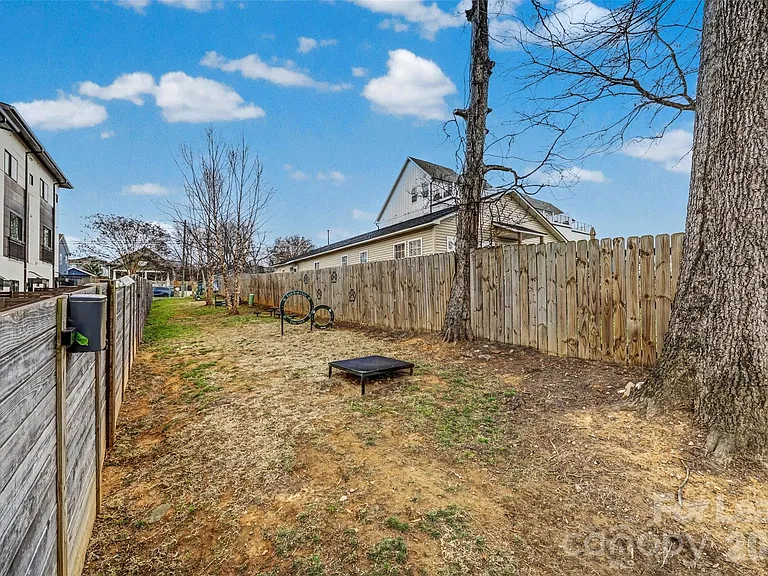 840 E 18th St #C — Photo 25