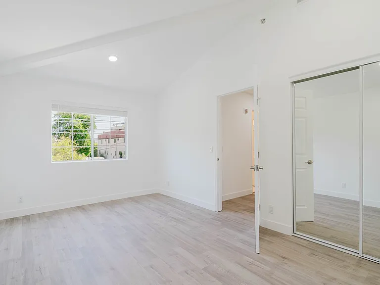 18347 Saticoy St #26 — Photo 15