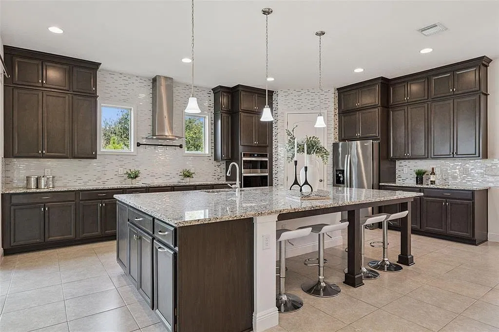 5 bed, 4.0 bath, 3339 sqft, $5,200 — Photo 3