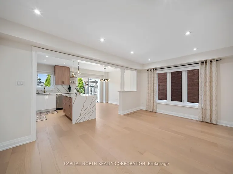 231 Venice Gate Dr — Photo 8