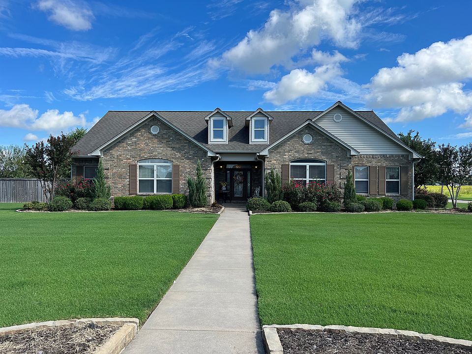 1st image of 12 Hall Dr