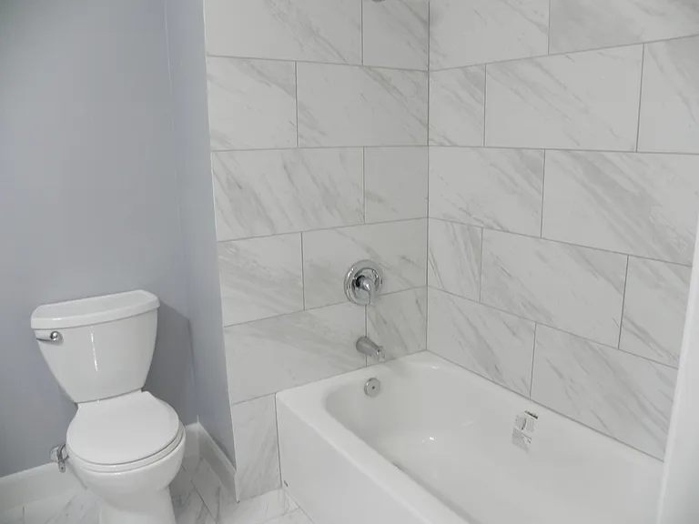 Master Suite 2 Bathtub