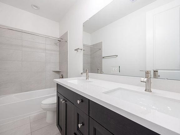4th image of 829 Laguna Green Ln