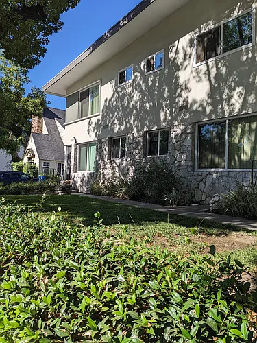 Los Robles Apartments Photo 1