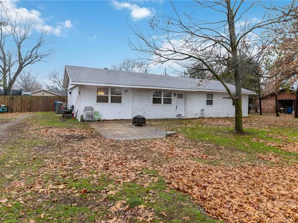 501 N Giles Ave, Gentry, AR 72734