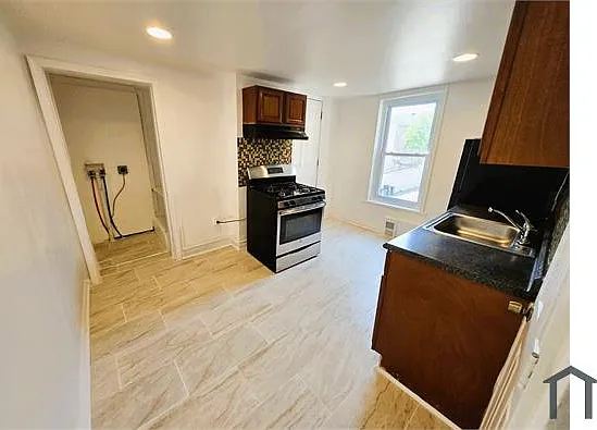 18 W Haines St #2 — Photo 4