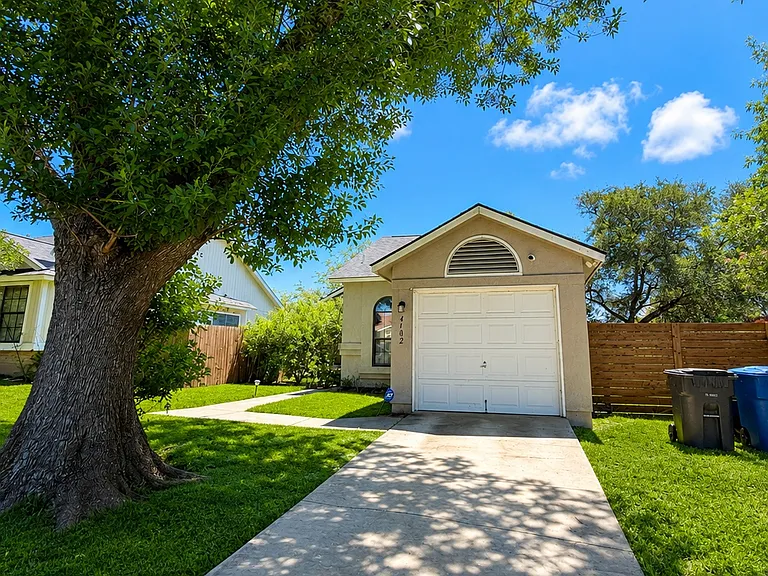 4102 Hunters Sun Dr — Photo 2