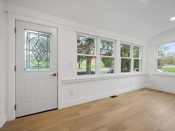 4th image of 686 Meyersville Rd