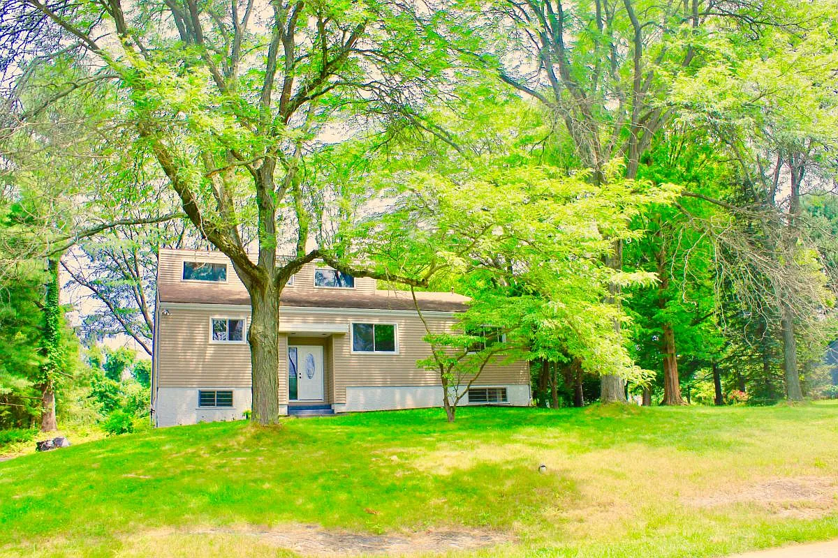 3 bed, 2945 sqft, $3,645 — Photo 2