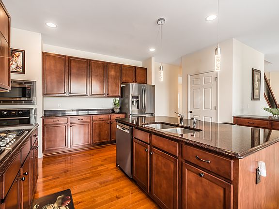Kitchen w/Quartz Countertops