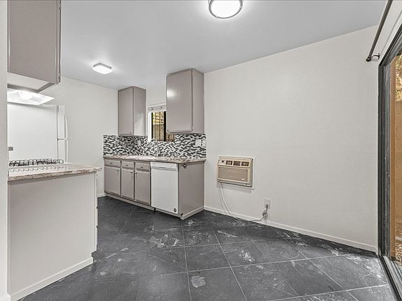 5th image of 392 Coronado Ave APT 2