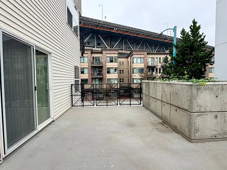 Eastlake Gardens — Photo 23
