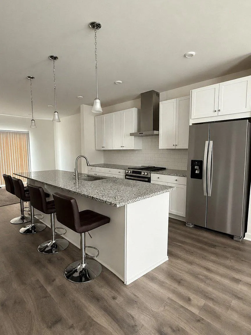 3 bed, 3.5 bath, 1512 sqft, $2,750 — Photo 3
