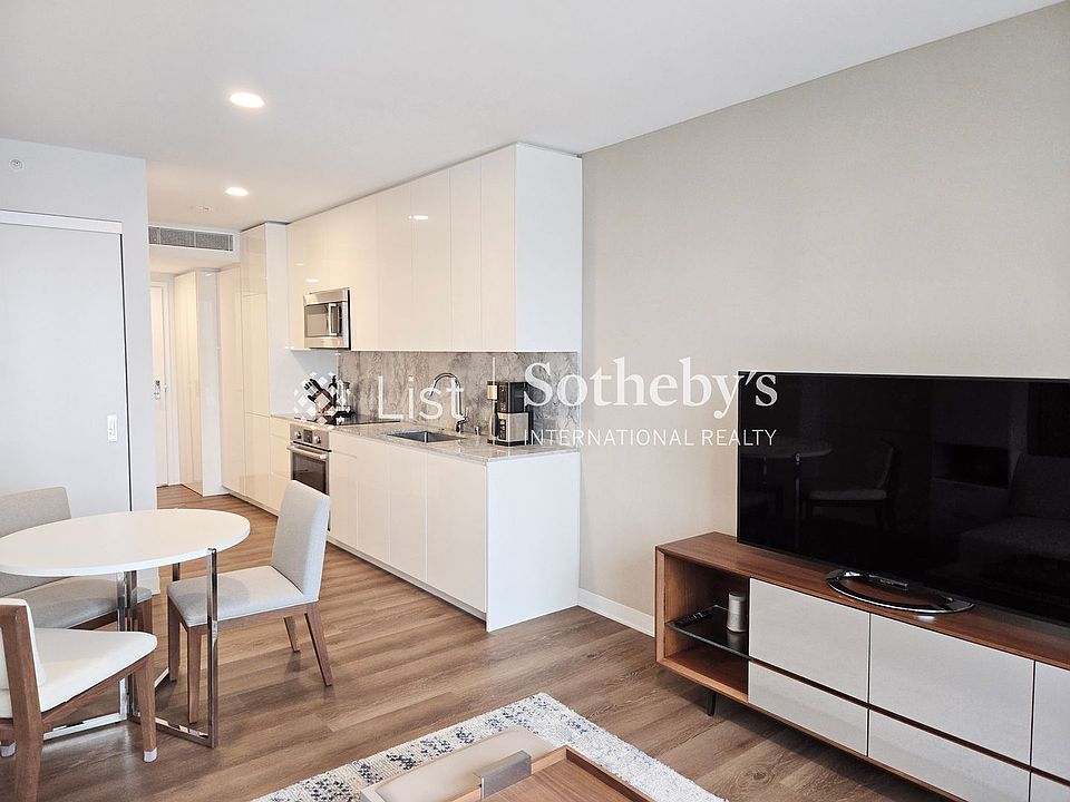 1st image of 987 Queen St #1609