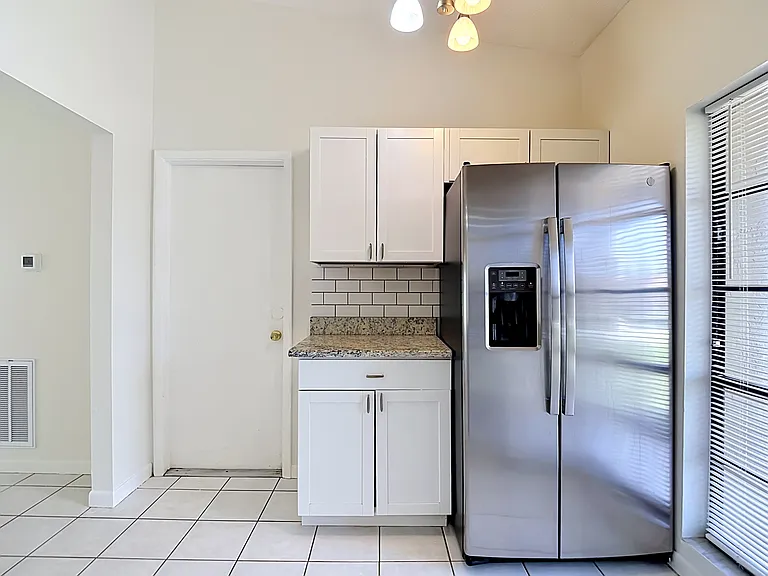 3255 Amherst Ave — Photo 15