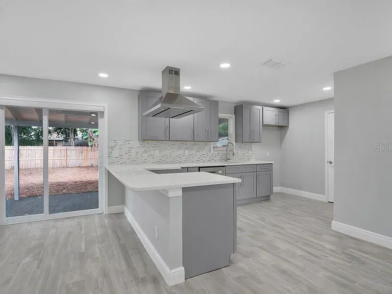 2115 Messina Ave — Photo 11