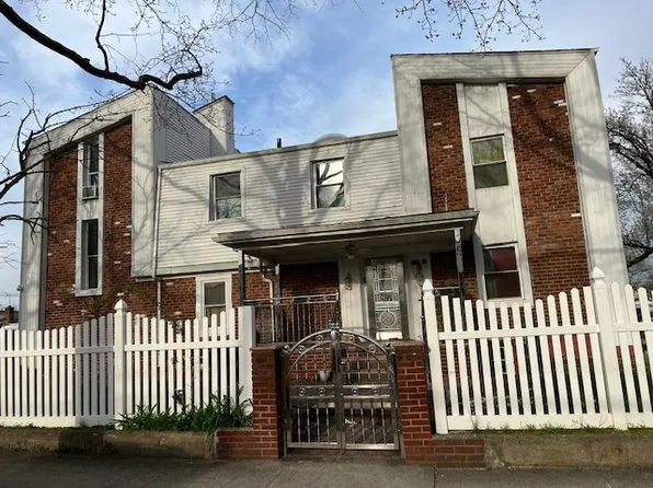 26403 E Williston Ave #1, Floral Park, NY 11001
