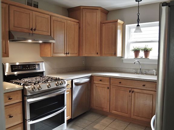 3rd image of 2302 Woodland Ave