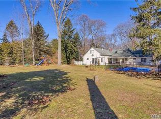 54 Bennett Ave, Huntington Station, NY 11746