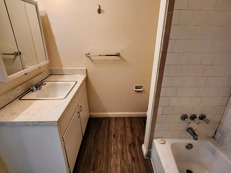 536 Madeira Dr SE — Photo 34