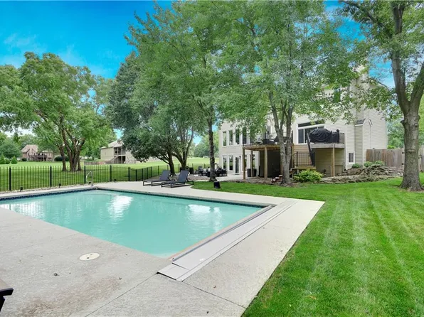 17840 Garnett St, Overland Park, KS 66221