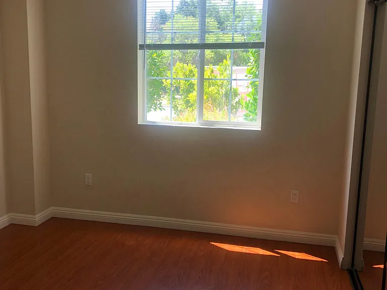 16429 Victory Blvd — Photo 18