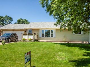 422 9th Ave, Clarence, IA 52216