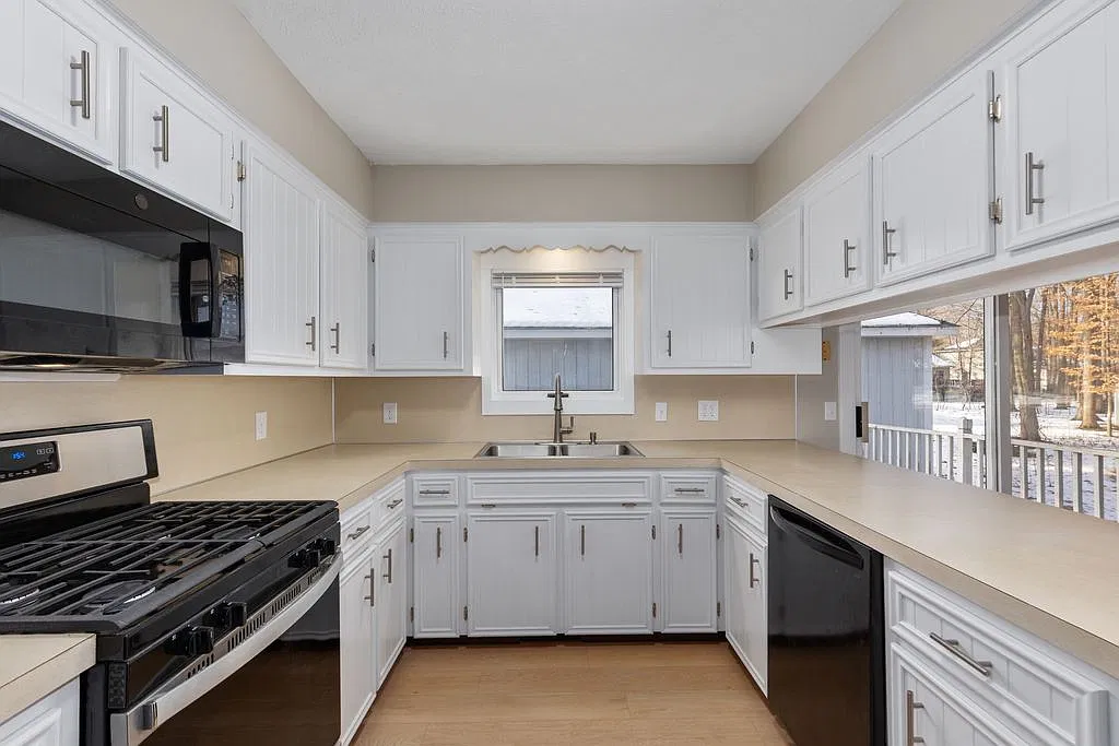 4 bed, 2000 sqft, $2,600 — Photo 4