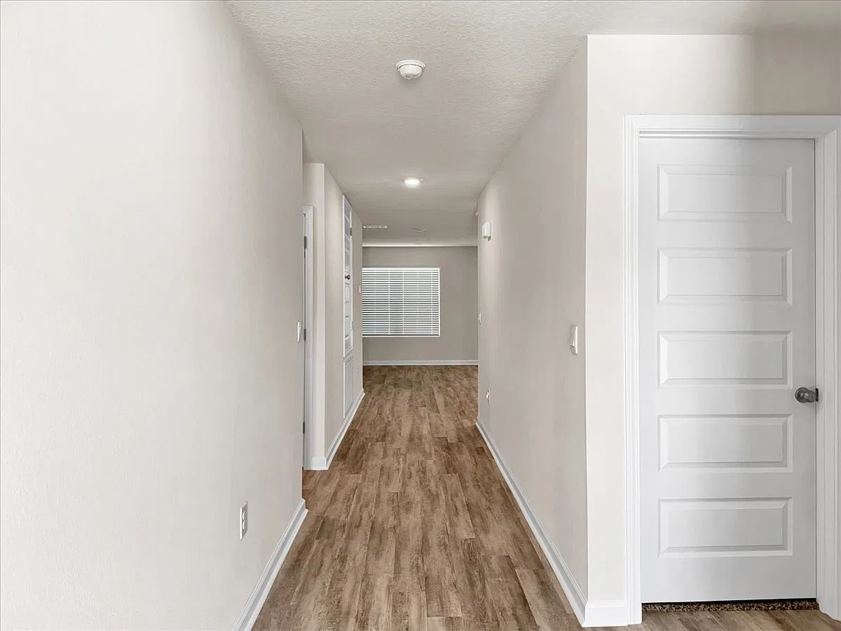 4 bed, 2.0 bath, 1417 sqft, $1,800 — Photo 3
