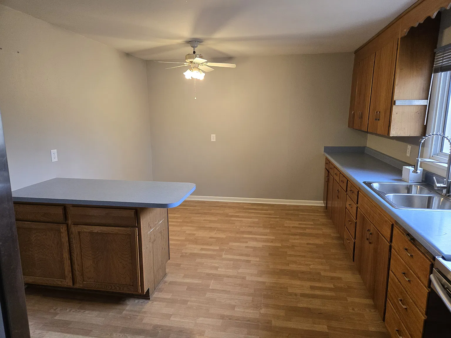 3 bed, 1120 sqft, $1,875 — Photo 3