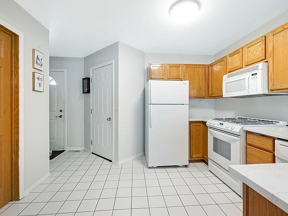 3rd image of 7906 Leclaire Ave