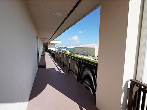 5th image of 300 Waterway Dr S APT 406