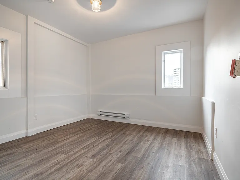 524 King St E #3 — Photo 7