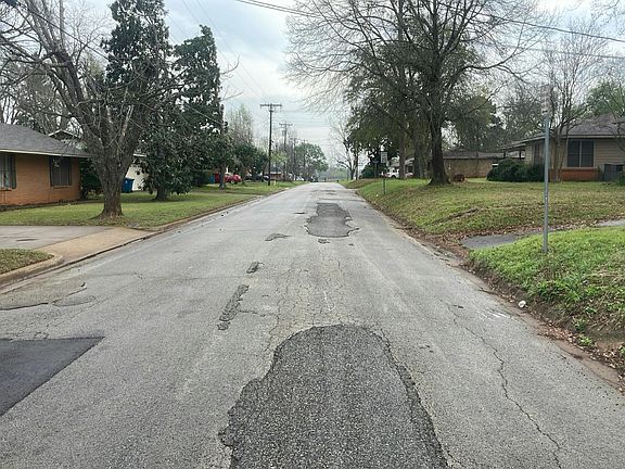 4th image of 1017 Deaton St