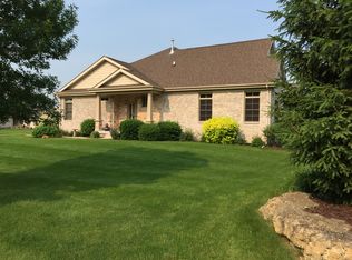 352 Rivers Edge Dr, Cherry Valley, IL 61016