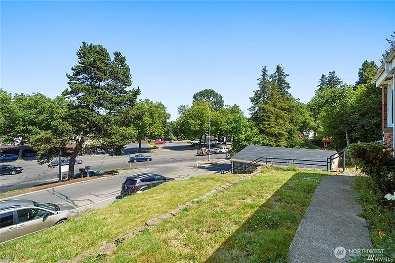 5th image of 125 Hayes Place SW #1 & 2