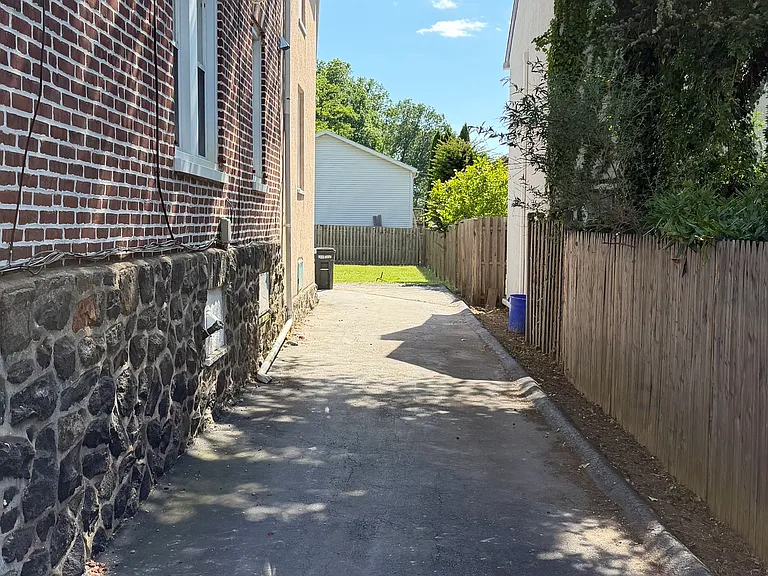 238 Highland Ave #2 — Photo 2