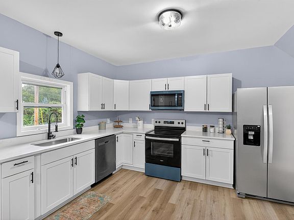 2nd image of 305 Winston Ridge Rd