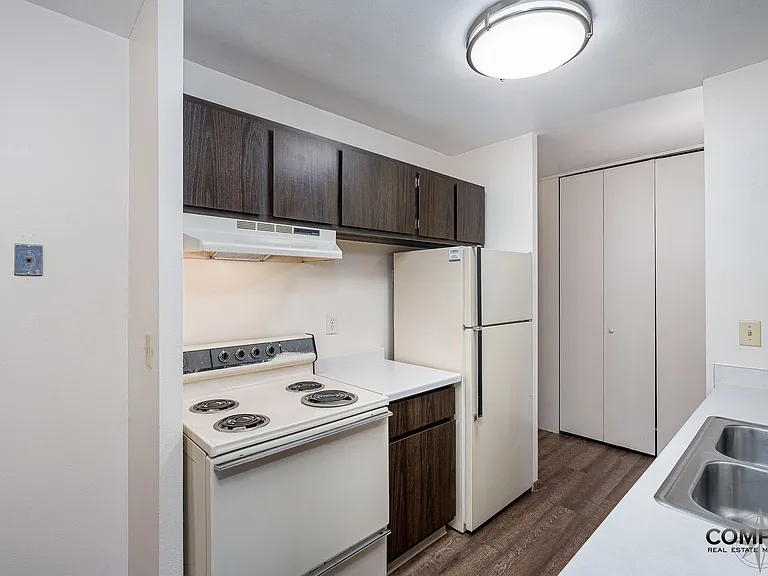 Half Moon Lake Apartments — Photo 41
