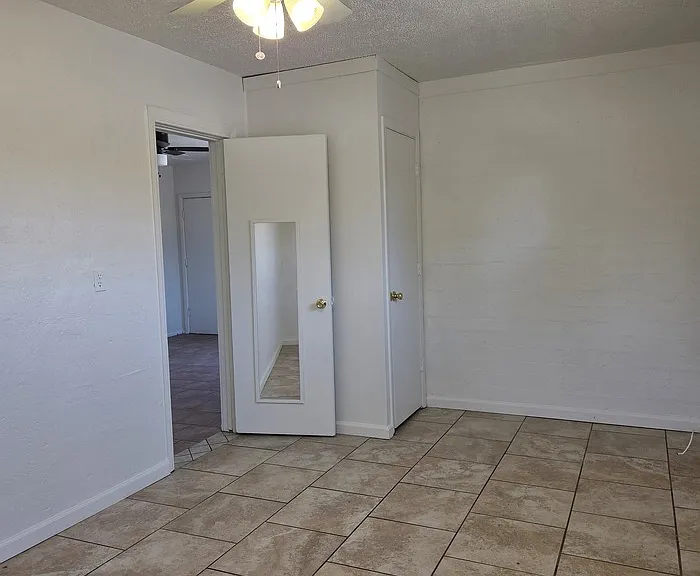 319 S Hobson — Photo 3