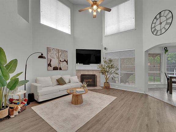 4th image of 3508 Almond Ln