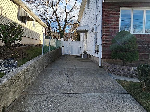 2nd image of 40 Sunnyside Ter