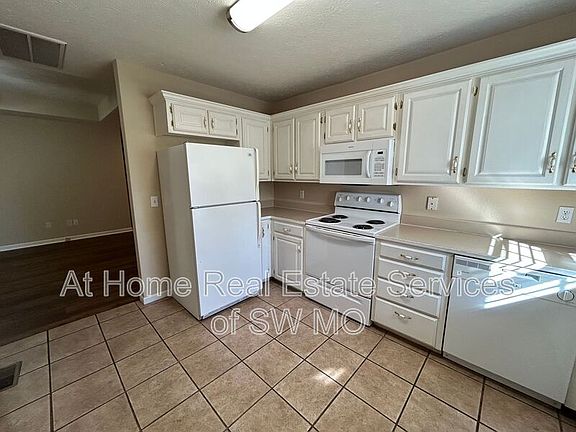 5th image of 308 Excalibur Ct #B